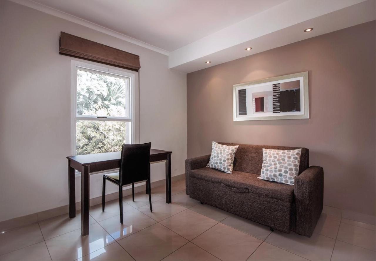 Villa Via Executive Suites With Power Back-Up Sandton Exterior foto