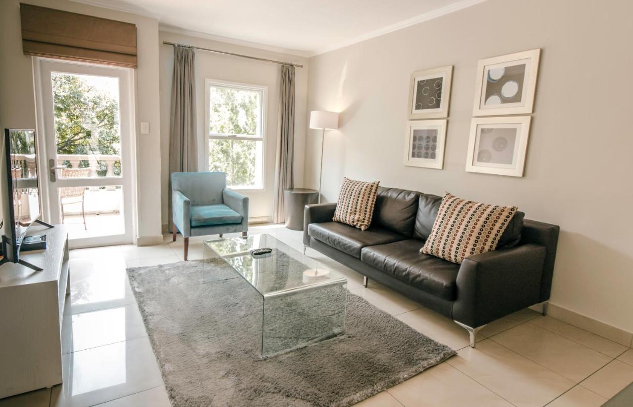 Villa Via Executive Suites With Power Back-Up Sandton Exterior foto