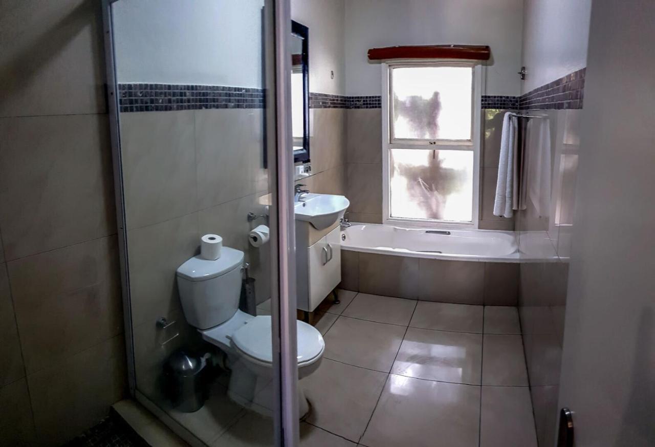 Villa Via Executive Suites With Power Back-Up Sandton Exterior foto