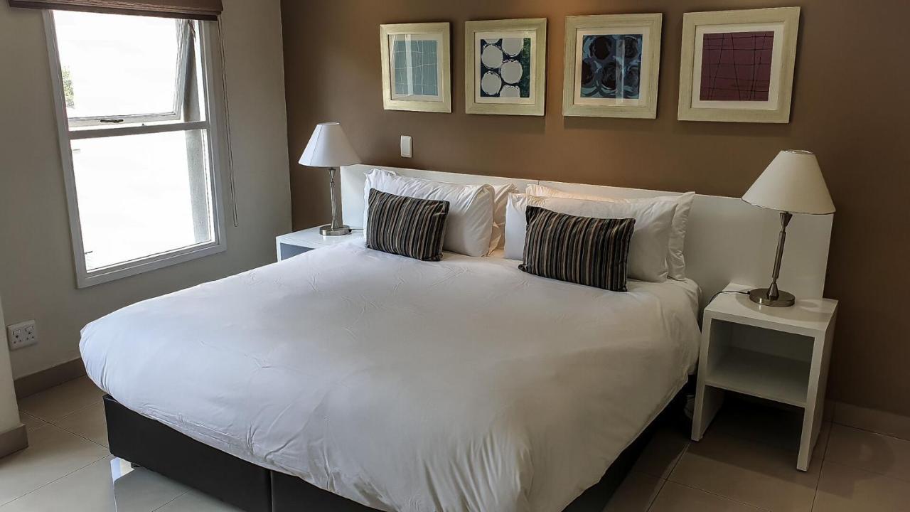 Villa Via Executive Suites With Power Back-Up Sandton Exterior foto