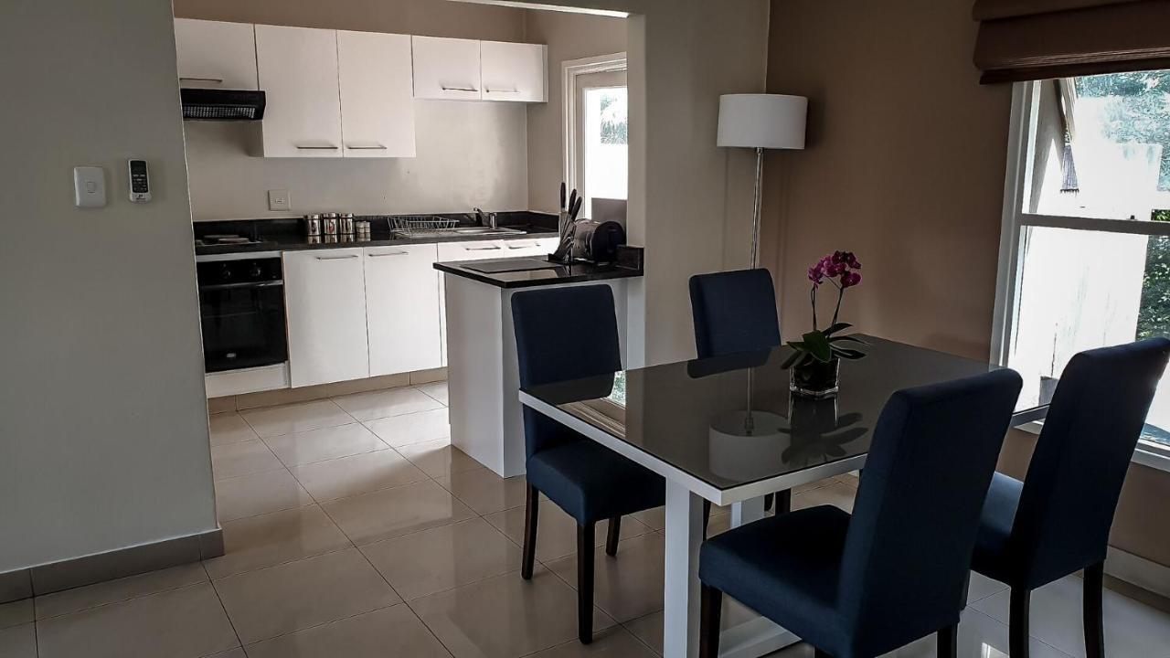 Villa Via Executive Suites With Power Back-Up Sandton Exterior foto