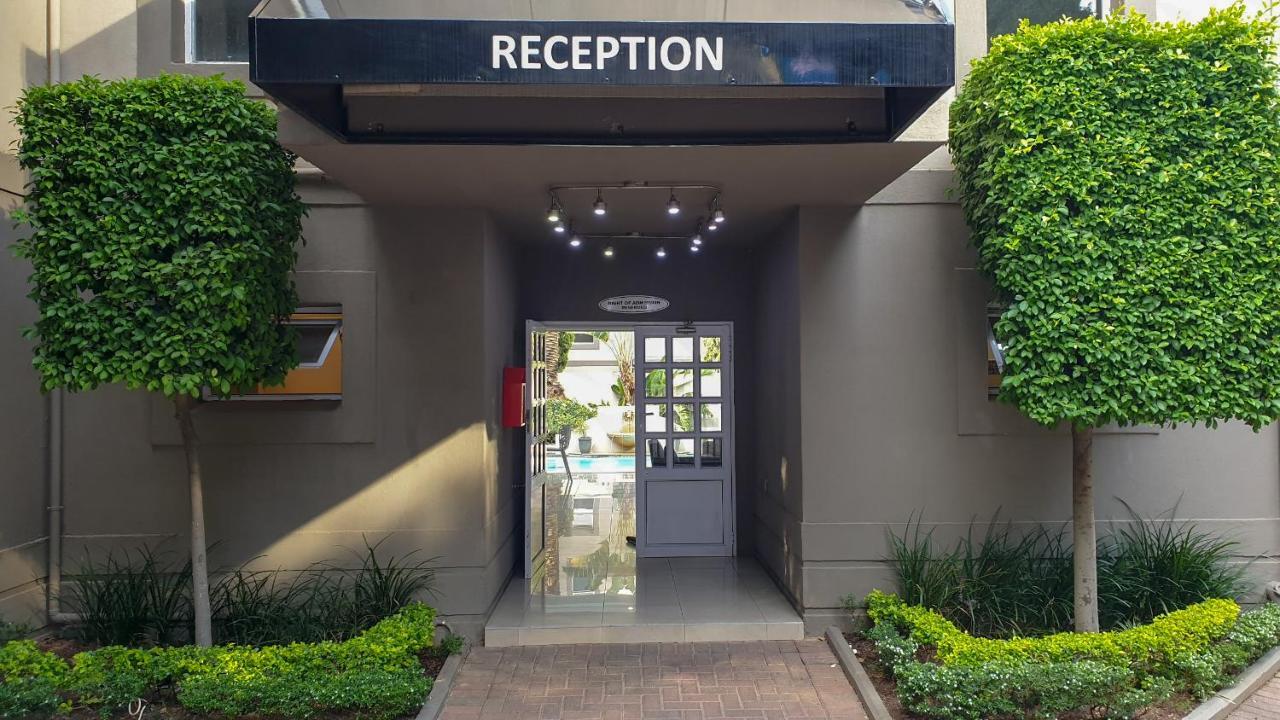 Villa Via Executive Suites With Power Back-Up Sandton Exterior foto
